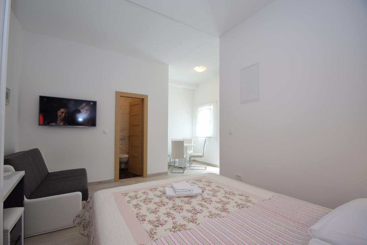 Apartment Anica Kuk สตารีกราด-ปาเคลนีซา ภายนอก รูปภาพ
