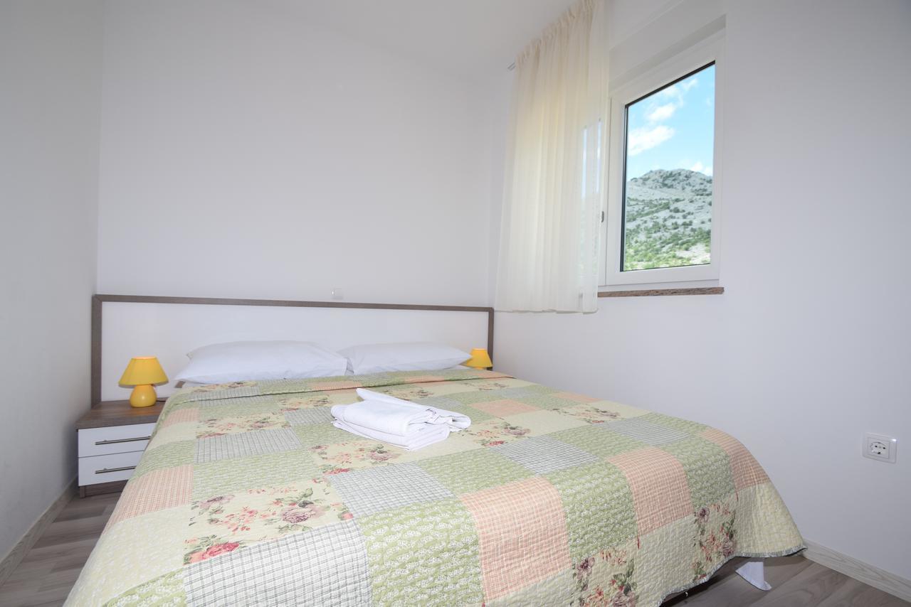 Apartment Anica Kuk สตารีกราด-ปาเคลนีซา ภายนอก รูปภาพ