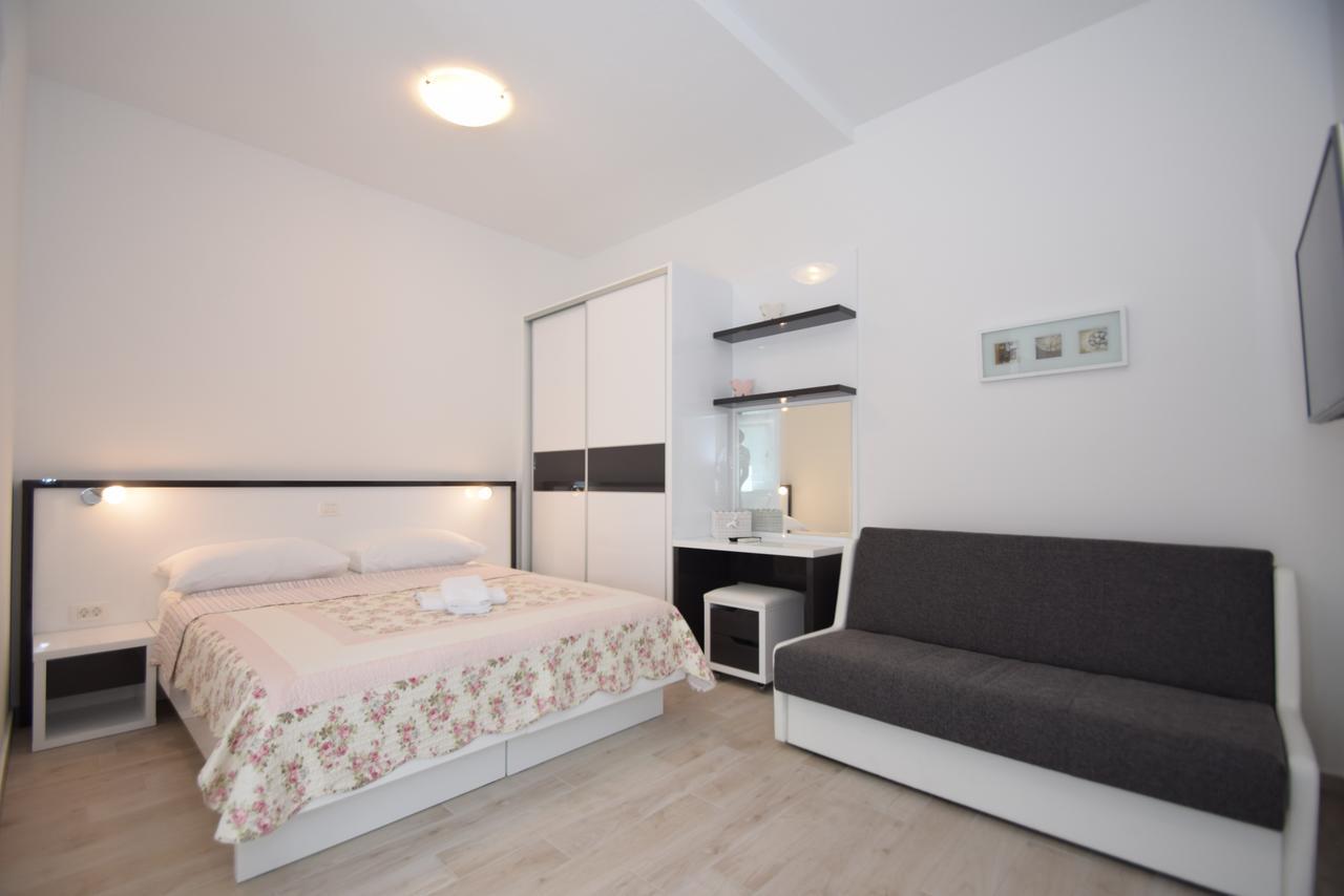 Apartment Anica Kuk สตารีกราด-ปาเคลนีซา ภายนอก รูปภาพ