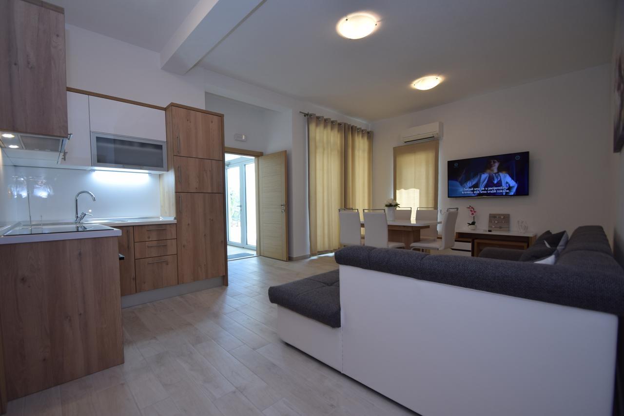 Apartment Anica Kuk สตารีกราด-ปาเคลนีซา ภายนอก รูปภาพ