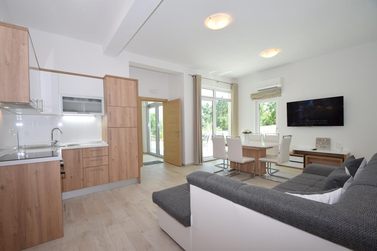 Apartment Anica Kuk สตารีกราด-ปาเคลนีซา ภายนอก รูปภาพ