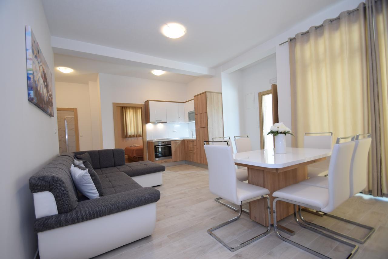 Apartment Anica Kuk สตารีกราด-ปาเคลนีซา ภายนอก รูปภาพ