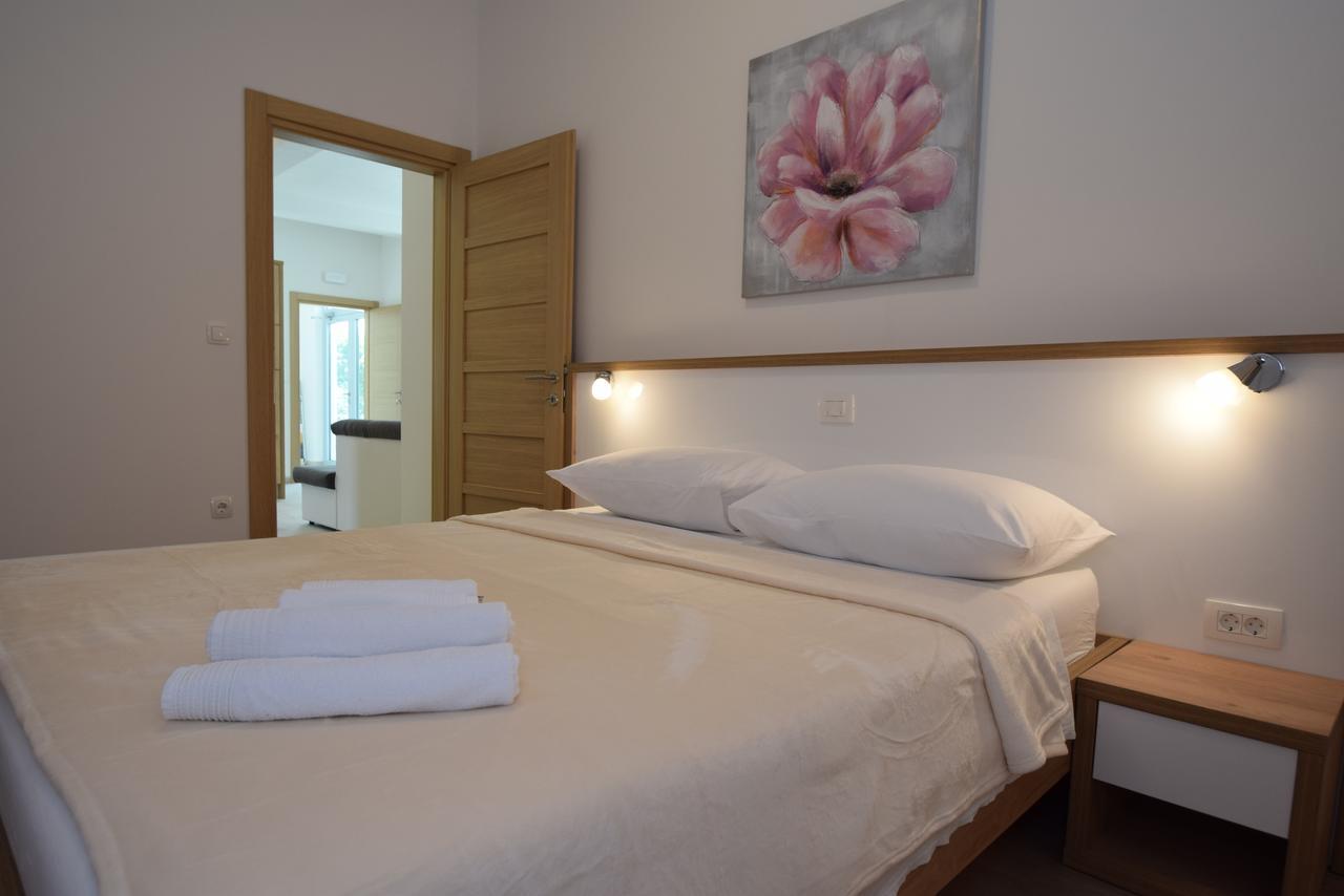 Apartment Anica Kuk สตารีกราด-ปาเคลนีซา ภายนอก รูปภาพ
