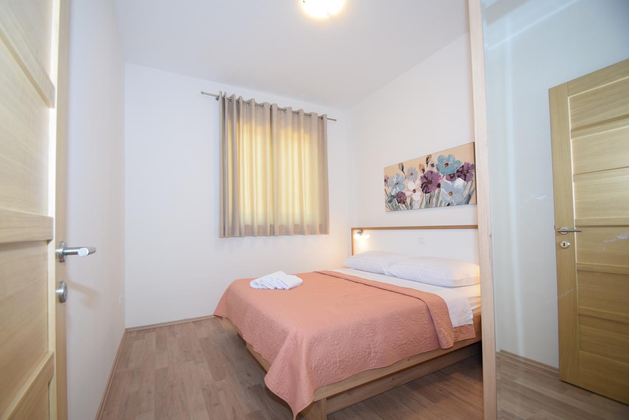 Apartment Anica Kuk สตารีกราด-ปาเคลนีซา ภายนอก รูปภาพ