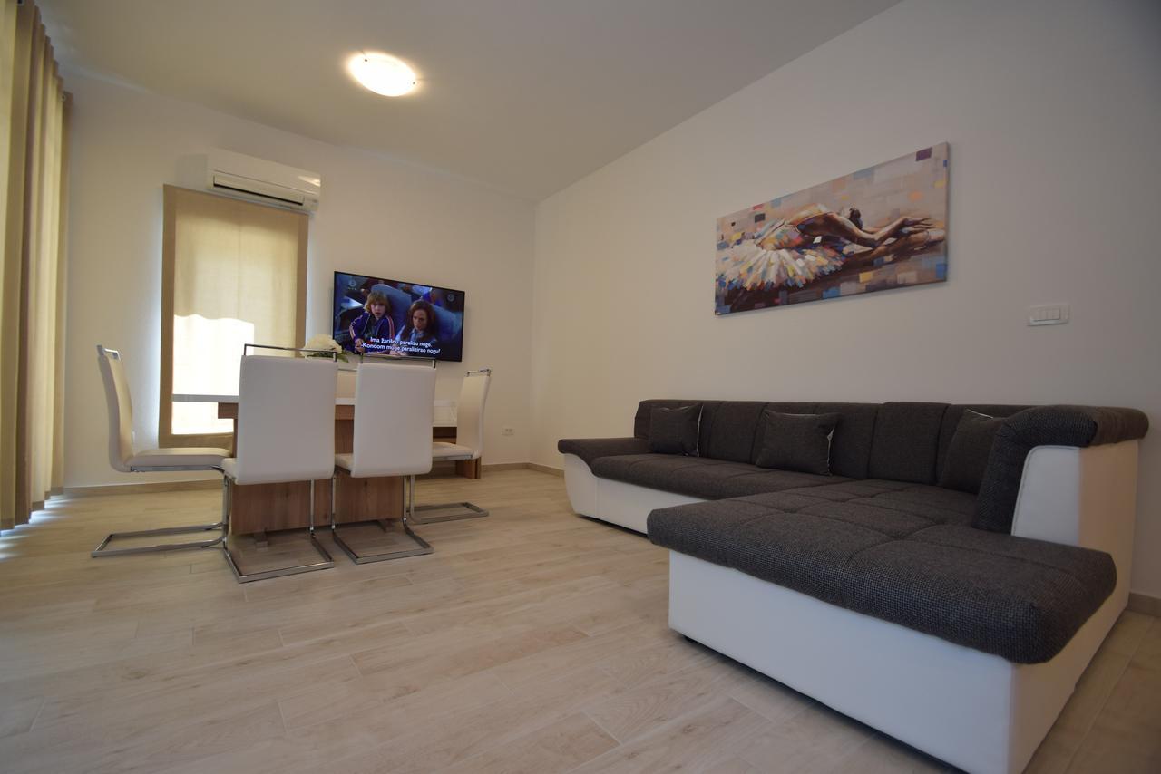 Apartment Anica Kuk สตารีกราด-ปาเคลนีซา ภายนอก รูปภาพ